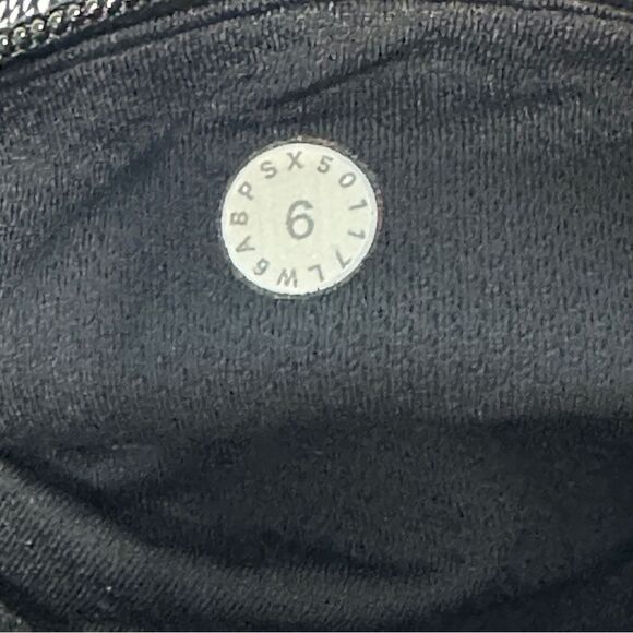 Lululemon Women’s Pace Rival Crop‎ “22” Sz 6 Alpine White Black W6ABPS Yoga - Picture 8 of 8